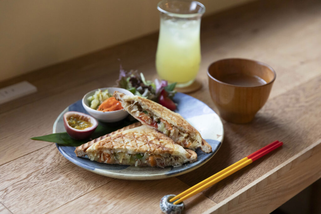 やんばるの島野菜を使ったホットサンド