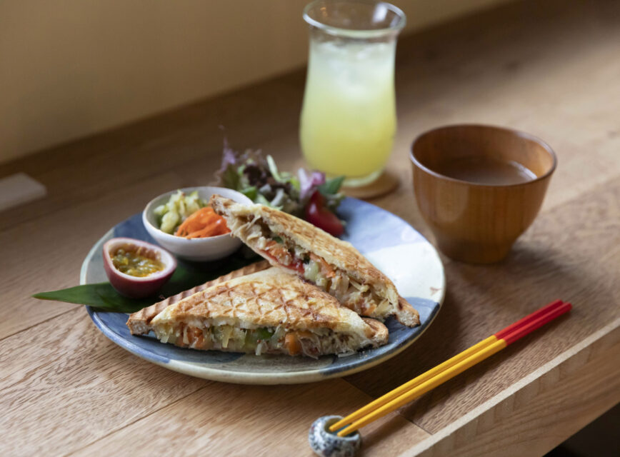地元食材をふんだんに使ったホットサンドイッチです。