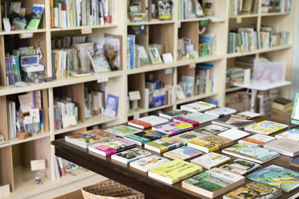 沖縄最北端の古本屋「山ブックス」