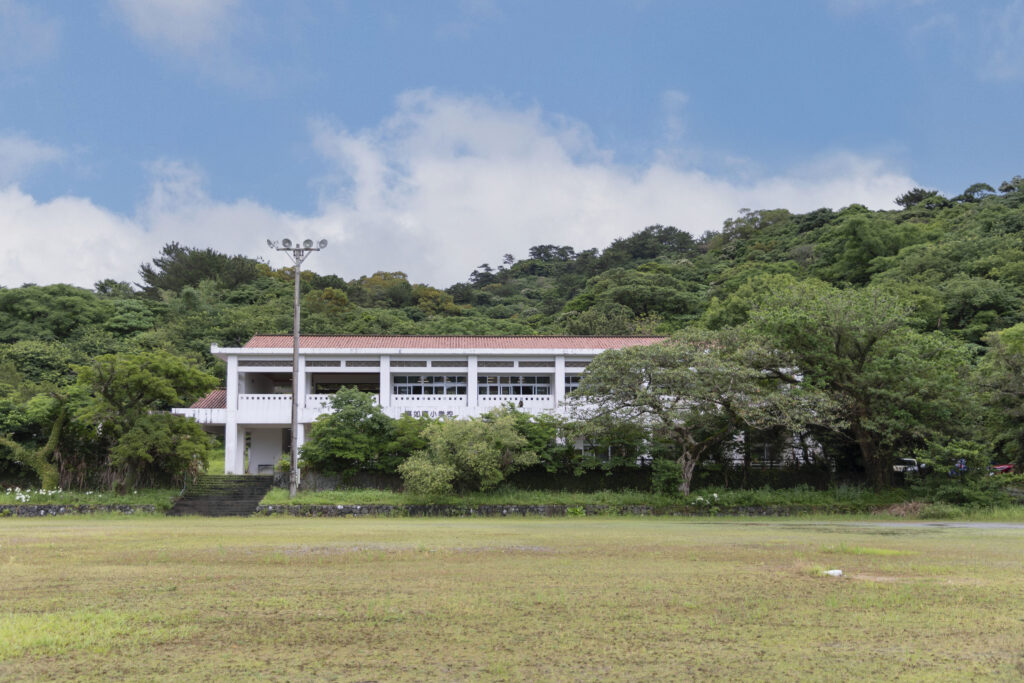 127年の歴史を担ぎ廃校となった喜如嘉小学校